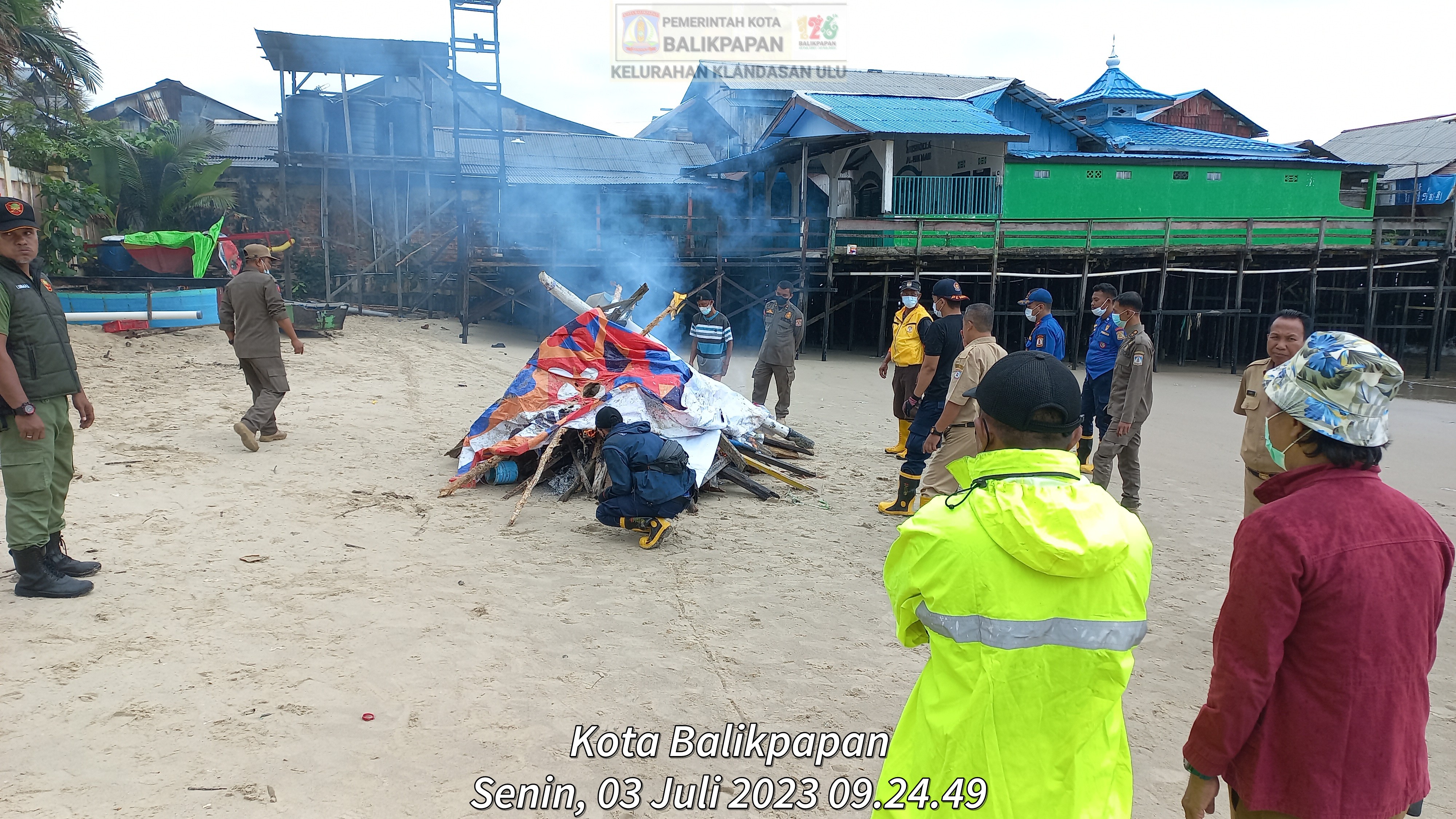 Bangkai Sapi Seminggu Dikubur Akhir Nya Dibakar