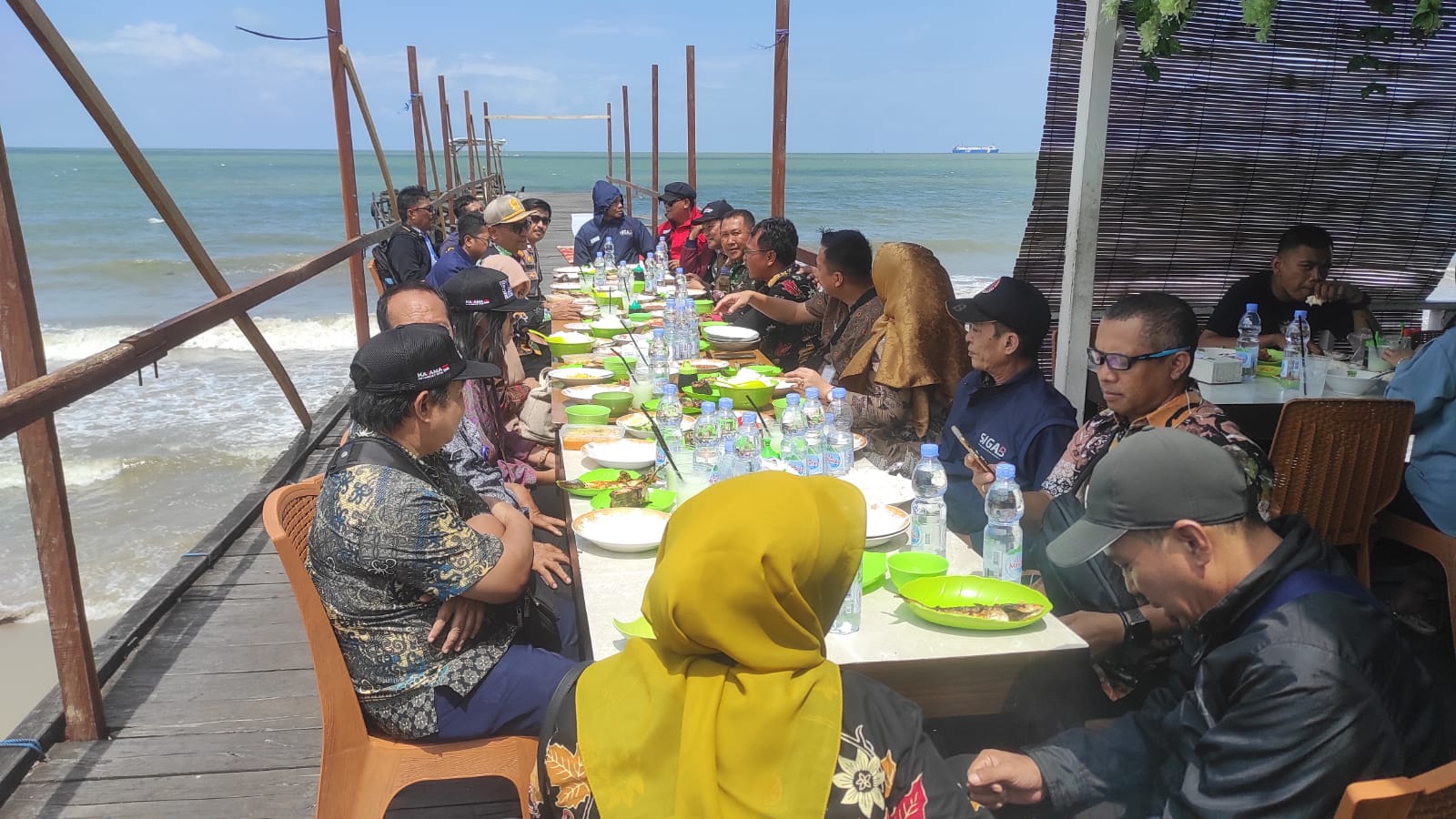 Rapat Terbuka Penanganan Dermaga TPI KLU